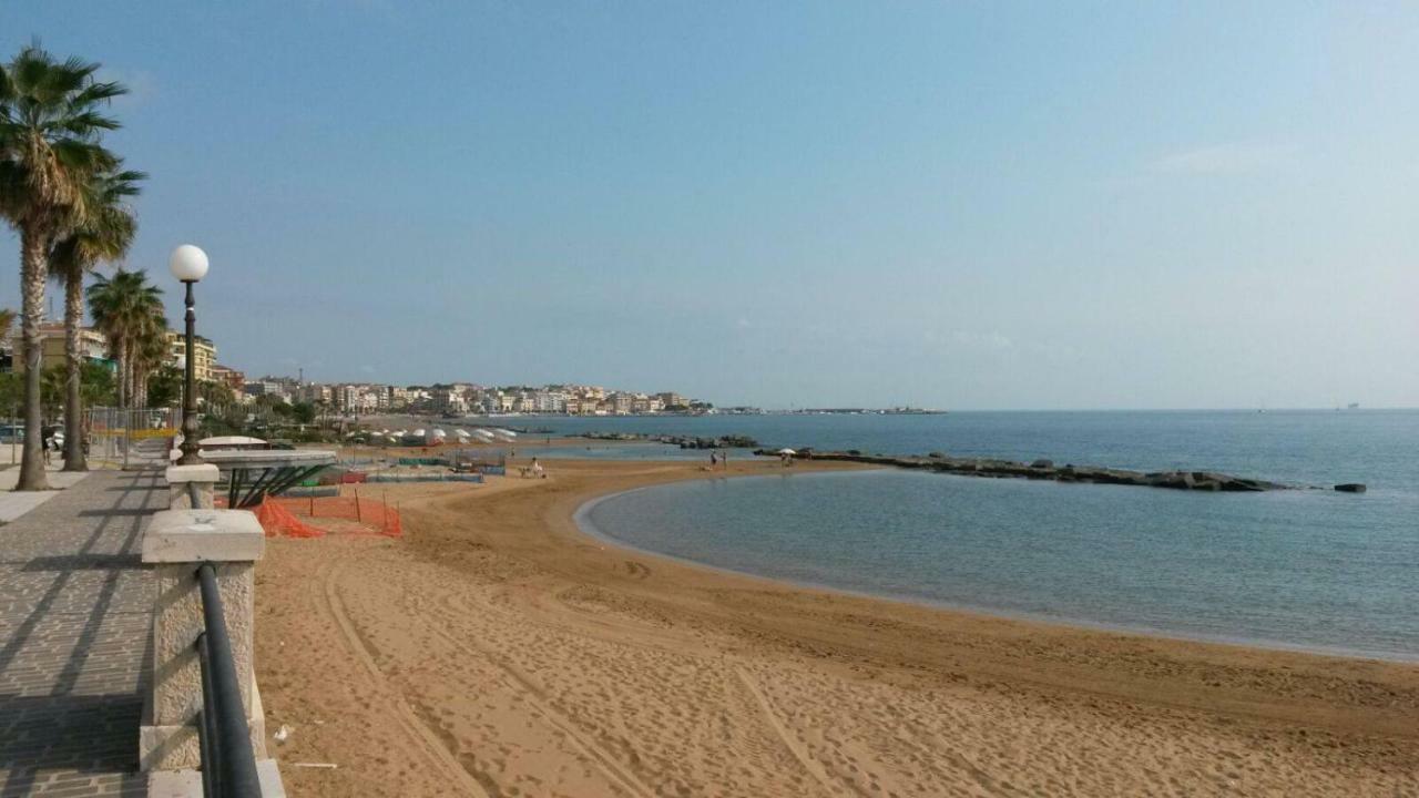 L'Isola Di Gaia Bed and Breakfast Crotone Exteriör bild
